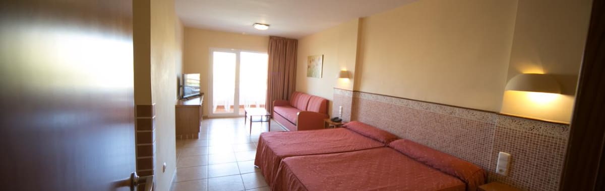Aparthotel ideal para familias numerosas en Roquetas de Mar con opción de anulación